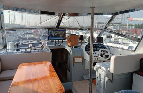 Bassins a Flot Boat Rental | Bateau au bassin des lumières