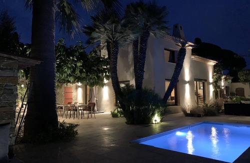 Toulon - Hyeres House | BEACH on foot! at 50 meters. Very beautiful villa. Pool & palm trees. Almanarre
