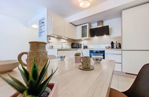 Les Lecques Apartment | Beachside Luxury Apartment with Pool Access