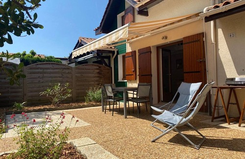 Capbreton Villa | Beachside Villa with Shared Pool & Terrace