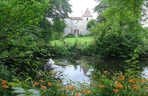 Laussou House | Beautiful 12th century castle in lush green valley