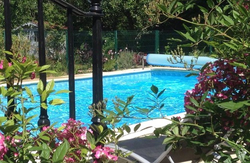 Crazannes Cottage | Beautiful 2 bedroom cottage 5 minutes from the River Charente