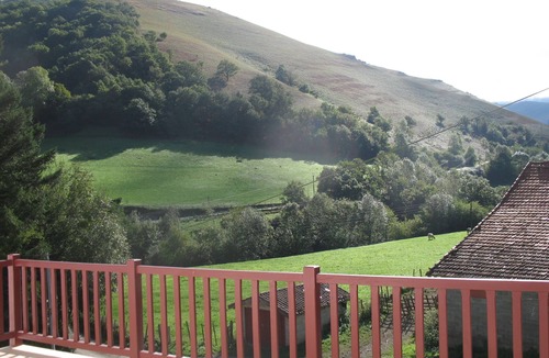 Esterencuby Apartment | Beautiful apartment rdc grde terrass view Basque mountain prox StJeanPieddePort