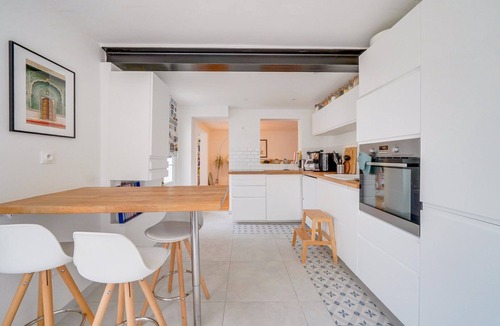 Bacalan House | Beautiful and large house with garden