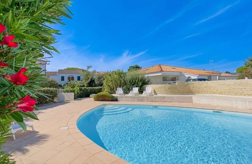 La Couarde-sur-Mer Apartment | Beautiful apartment close to beaches and market