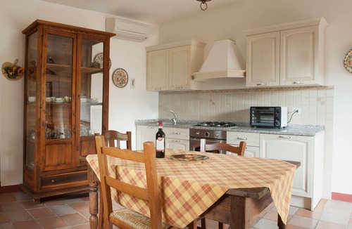 San Gimignano Apartment | Beautiful apartment for 3 guests with pool, WIFI, A/C, pets allowed and panoramic view