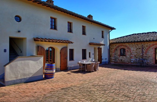 Castelnuovo Berardenga Apartment | Beautiful apartment for 5 guests with pool, A/C, TV and panoramic view, close to Siena