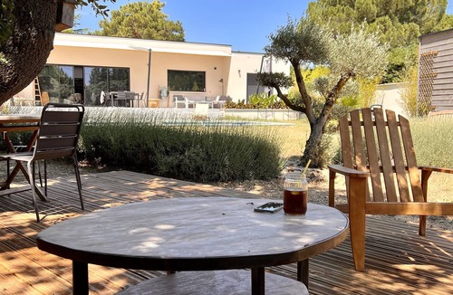 Caumont-sur-Durance Villa | Beautiful contemporary house near Avignon and the Luberon