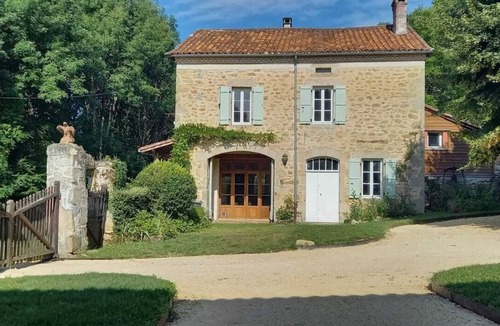 Saint-Mathieu House | Beautiful Coach House with its own private garden