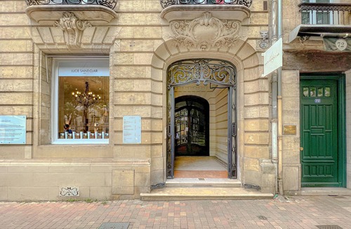 Bordeaux Golden Triangle Apartment | Beautiful flat in a historic building near the Allées de Tourny
