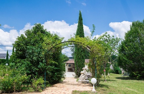 Condat-sur-Trincou House | Beautiful charming house with shaded park and swimming pool near Brantome