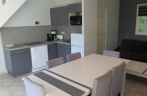 La Bastide-Clairence Apartment | Beautiful apartment for 6 people with WIFI, pool, TV, terrace and pets allowed