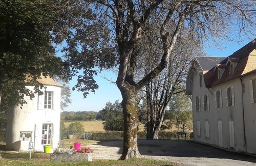 Sauze-Vaussais Cottage | Beautiful gîte with terrace in Sauzé-Vaussais