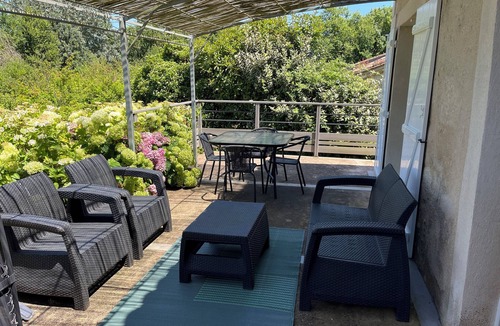 Loubens Cottage | Beautiful gite set among vineyards with hot tub and use of heated swimming pool