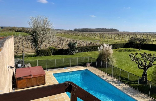 Nantille House | Beautiful Gite with pool and jacuzzi 6 pers 3 bedrooms