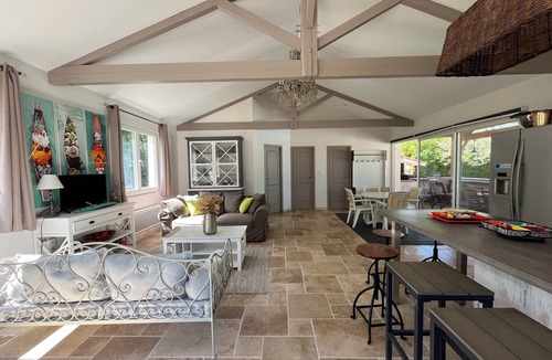 Brax House | Beautiful house with pool