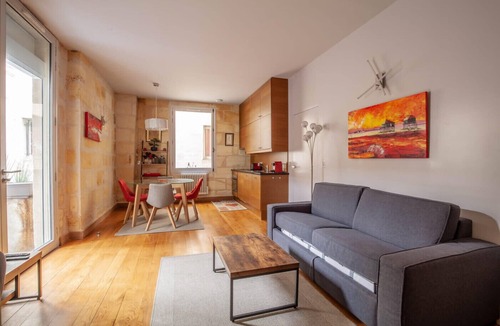 Bordeaux City Centre Apartment | Beautiful stone flat for 4 in the Rue des Antiquaires