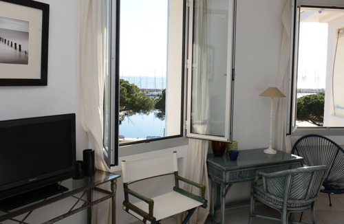 Miramar Apartment | Beautiful T2 apartment on 1st floor on the Port of La Londe Les Maures