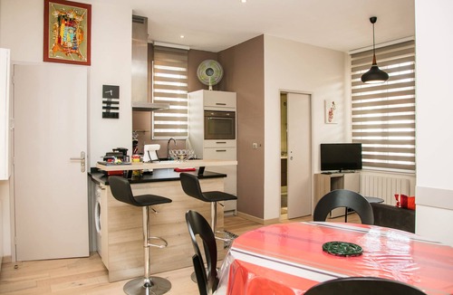 Saint-Jean-de-Luz City Center Apartment | Beautiful T2 classified* refurbished in 2017. Private parking,