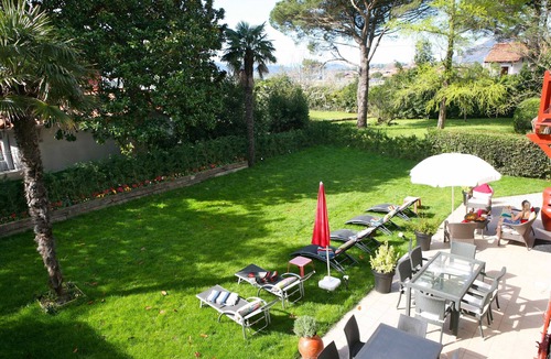 Hendaye House | Beautiful Villa , 300 m to beach, 12-14 persons, view to bay, garden and parking
