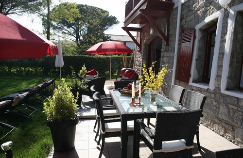 Hendaye House | Beautiful Villa , 300 m to beach, 12-14 persons, view to bay, garden and parking