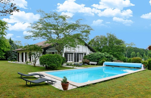 Arbonne Villa | Beautiful Villa with Charming Gardens and Heated Pool