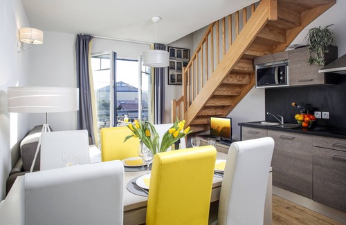 Biscarrosse Plage Apartment | Beautiful, warmly decorated apartment-1st line sea-Pool