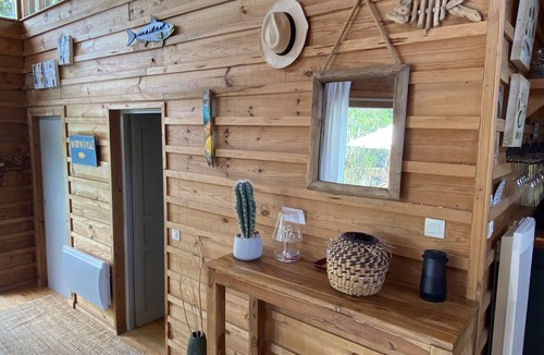 L'Herbe Villa | Beautiful wooden villa with heated swimming pool, in a peaceful setting between the lake and the ocean.