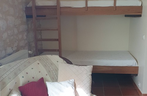 Conne-de-Labarde Bed & Breakfast | Bed and Breakfast "The Source