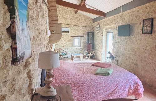Mazeres Bed & Breakfast | Bed and Breakfast 'Chambre D'hôtes De La Hulotte' with Shared Pool, Wi-Fi and Air Conditioning