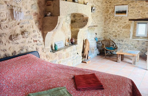 Mazeres Bed & Breakfast | Bed and Breakfast 'Chambre D'hôtes De La Hulotte' with Shared Pool, Wi-Fi and Air Conditioning
