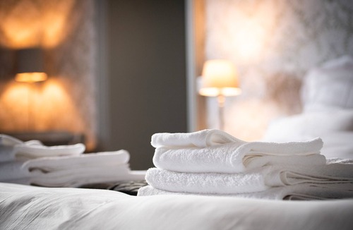 Sanxay Bed & Breakfast | Bed and Breakfast 'Chambre Familiale' with Shared Garden and Wi-Fi