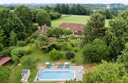 Benayes House | Bed and Breakfast in a quiet 3 ha property with garden, swimming pool and ponds