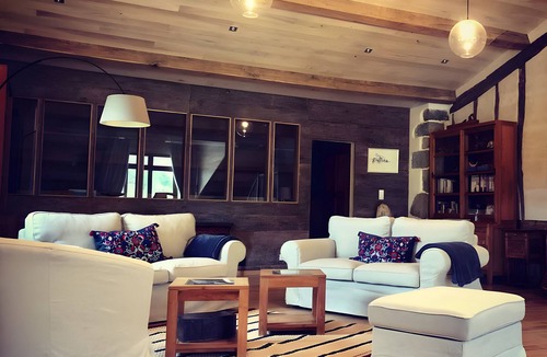Iholdy Bed & Breakfast | Bed and Breakfast 'Lukugaraia' with Mountain View, Private Garden and Wi-Fi