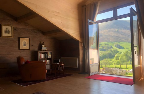 Iholdy Bed & Breakfast | Bed and Breakfast 'Olceiry' with Mountain View, Private Garden and Wi-Fi