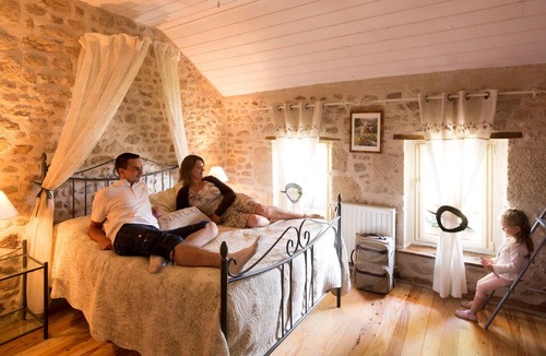 Naillat House | Bed and breakfast suite 3 chs 8 beds 6 adults. 2 teenagers see details