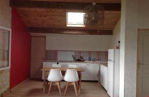 Domezain-Berraute Apartment | Bel appartement T3 dans maison basque avec vue sur montagne