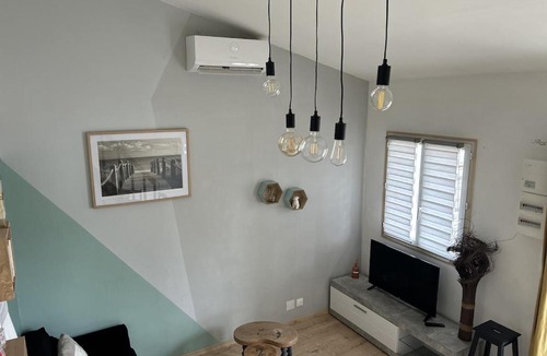 Saint-Liguaire Apartment | Bel Appt Centre, Marais, rando