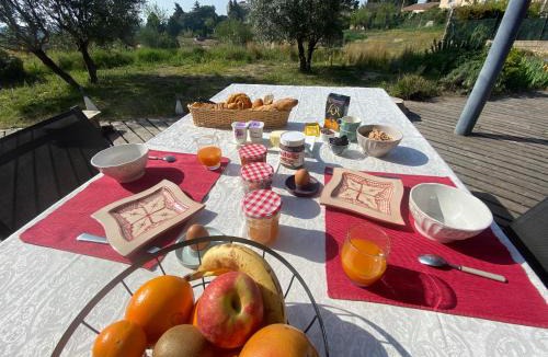 Pujaut Bed & Breakfast | Belle chambre avec vue dans maison d'architecte