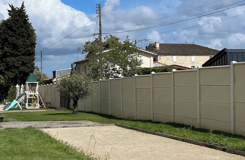 Vayres House | Belle Maison Avec Piscine au Bord de L'eau