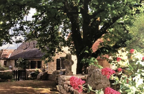 Fanlac Cottage | Black Périgord cottage near Lascaux