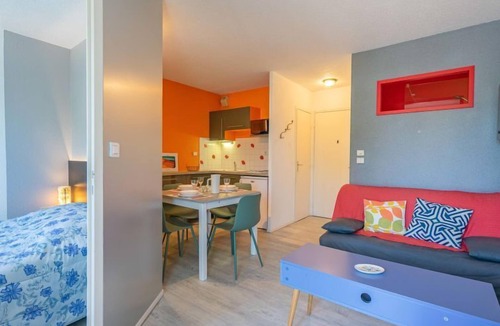 Saint-Georges-de-Didonne Apartment | Bleu Marine by Interhome