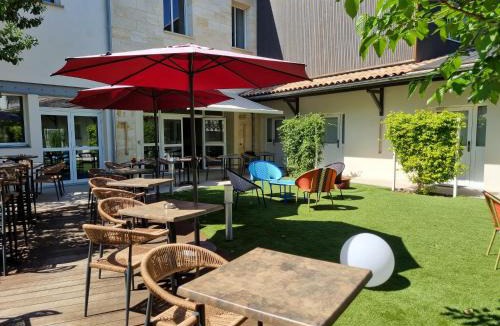 Nansouty-Saint-Genes Hostel | Bloom Hostel Bar & Garden
