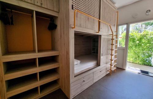 Nansouty-Saint-Genes Hostel | Bloom Hostel Bar & Garden