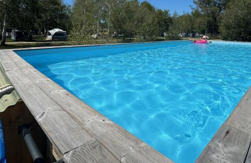 Naujac-Sur-Mer Bed & Breakfast | Blue : La Roulotte du Médoc