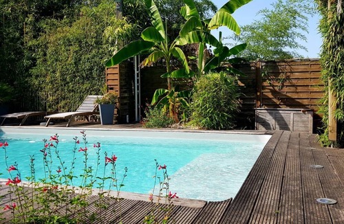 Leognan House | BORDEAUX LEOGNAN VINEYARD - 300m from a lake and a forest park.