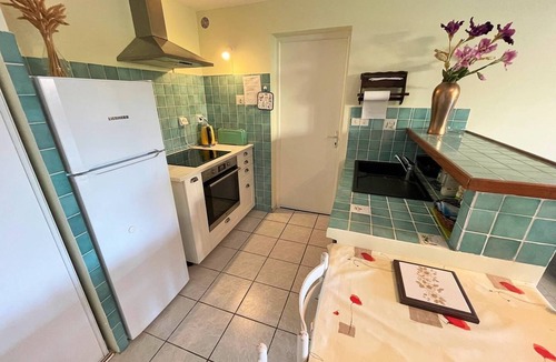 Saint-Mandrier-sur-Mer Apartment | Bottom of villa close to all amenities