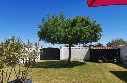 Saint-Clement-des-Baleines House | Bright house near the sea. Lovely decor, large enclosed garden. Car parking