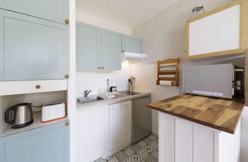 Eaux-Bonnes Apartment | Bright Apartment for 4 Near Ski Slopes - Balcony and Ski Locker