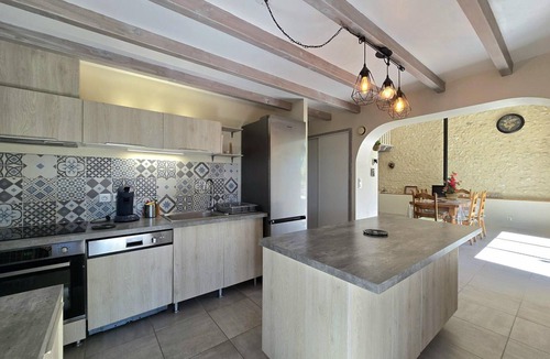Comberanche-et-Epeluche Cottage | Bright cottage with enclosed garden and parking